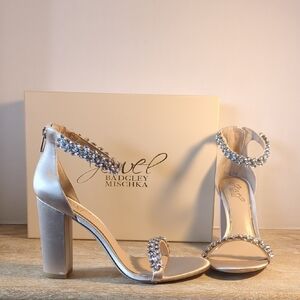 New Jewel Badgley Mischka Silver Caroline Embellished Strap Evening Shoe US 9